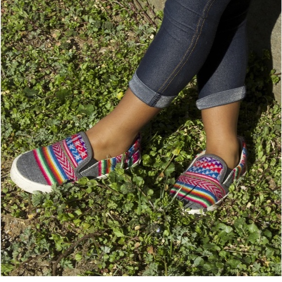 Inkkas Colorful Espadrill Slip On. Size 9W/7M - Picture 2 of 10